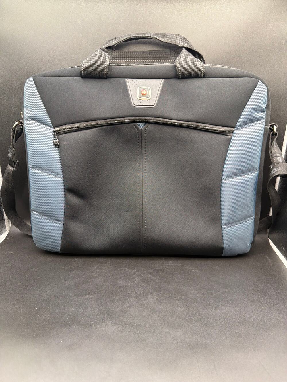 SwissGear The Sherpa Laptop Briefcase Messenger Bag Black Gray 17” Travel Case